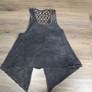 Altar'd State Womens M Tank Top Charcoal Gray Mineral Wash Crochet Sharkbite Hem